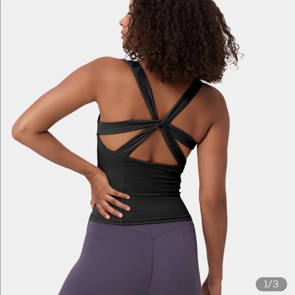 🌟NWT🌟HALARA Twisted Crisscross Workout Tank Top